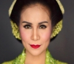 Kebaya Hijau Menjadi Pilihan Momo Geisha di Acara Siraman